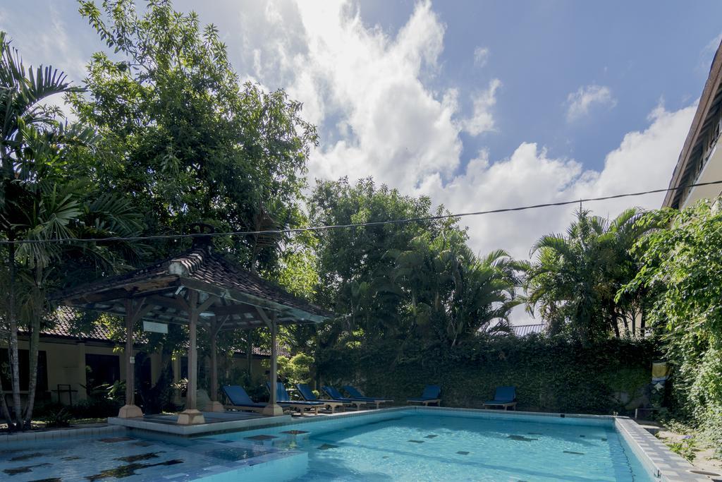 Hotel Reddoorz @ Poppies Lane 1 Kuta Lombok Exterior foto