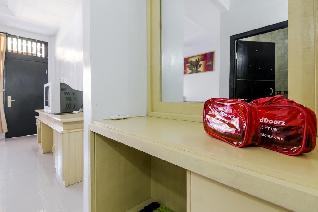 Hotel Reddoorz @ Poppies Lane 1 Kuta Lombok Exterior foto